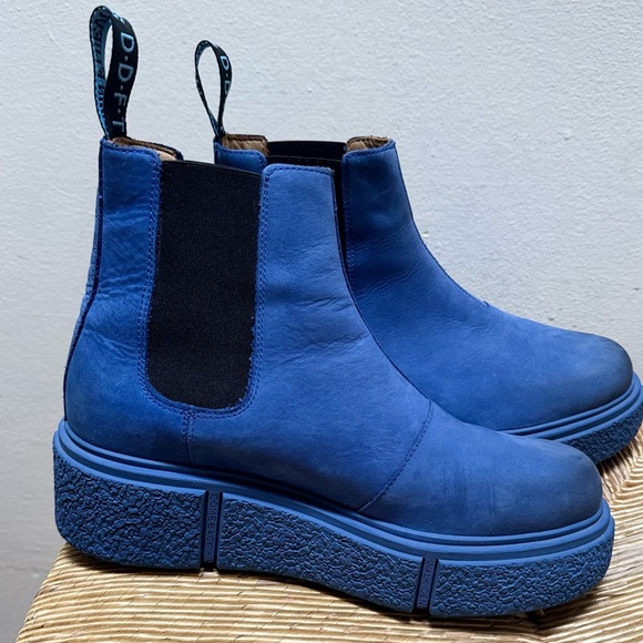 John Fluevog Piccolomini Platform Chelsea Boots - Picture 3 of 16